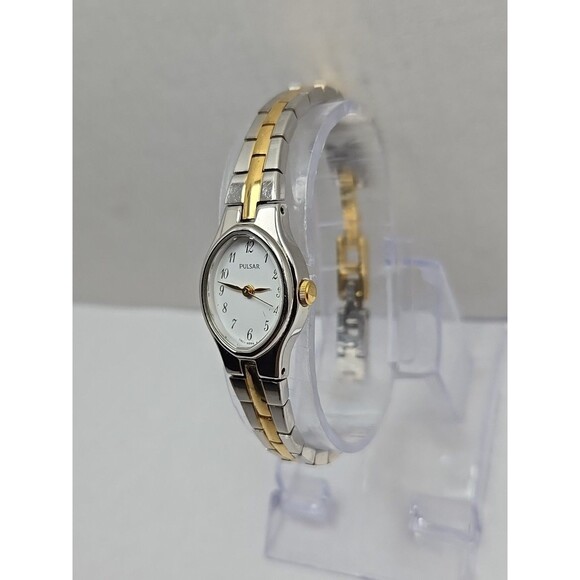 Vintage Pulsar by Seiko Oval Watch Womens Gold Silver Two Tone New Battery Dress - Picture 2 of 11